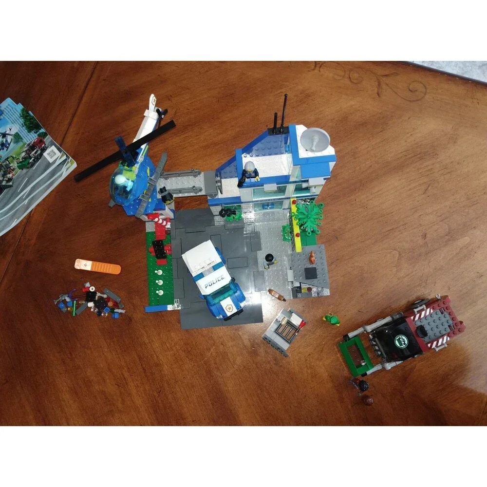 Lego City Police Station 60316 Mostly Complete - Garbage Truck Helicopter Police